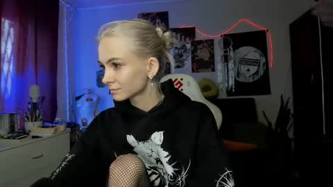 Snapshot of frida_fortune chatting on September 24, 2025, 11:57 am Frida A boost to fortune for the one who gives a thumbs up and a bonus lucky for those who support me by joining the fanclub online show from September 24, 2025, 11:57 am