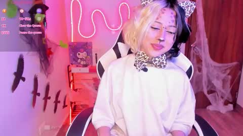 frida_lassi_ online show from October 20, 2025, 7:25 pm