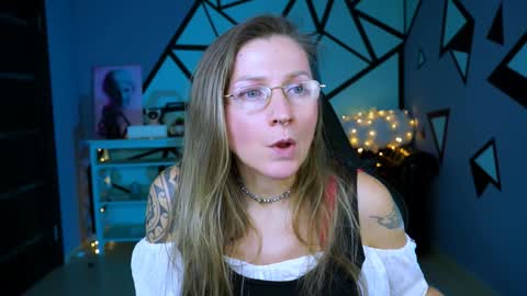 Snapshot of fridatander chatting on December 22, 2024, 1:44 pm Frida Tander online show from December 22, 2024, 1:44 pm