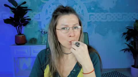 Snapshot of fridatander chatting on March 6, 2025, 4:07 pm Frida Tander online show from March 6, 2025, 4:07 pm