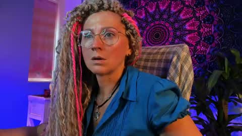 Frida Tander online show from May 26, 2026, 6:09 am