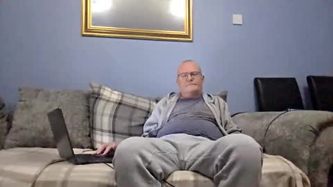 friendlydave528793 online show from December 15, 2025, 7:07 pm