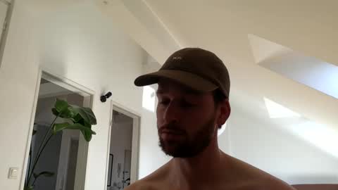 frozenyoga online show from April 26, 2026, 11:41 am