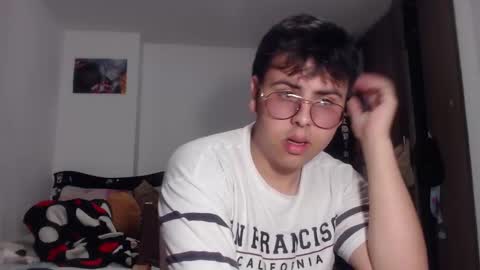 Snapshot of fuck_blow chatting on November 19, 2025, 8:53 pm uwu online show from November 19, 2025, 8:53 pm