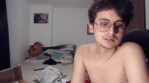 Snapshot of fuck_blow chatting on December 4, 2025, 10:40 pm uwu online show from December 4, 2025, 10:40 pm