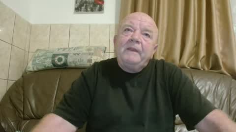 Snapshot of fullballs6 chatting on October 17, 2025, 2:37 am fullballs6 online show from October 17, 2025, 2:37 am