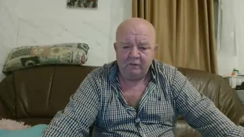 fullballs6 online show from November 26, 2025, 2:34 am