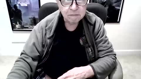 Snapshot of funclemike chatting on April 11, 2026, 5:17 pm funclemike online show from April 11, 2026, 5:17 pm