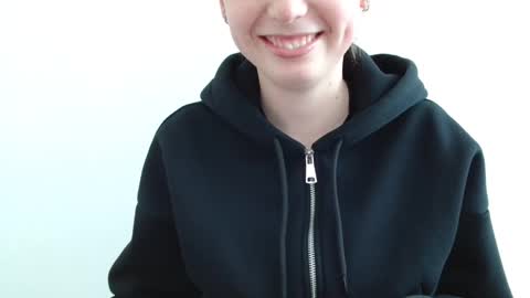 Snapshot of funemma000 chatting on April 1, 2026, 10:05 am Emma online show from April 1, 2026, 10:05 am