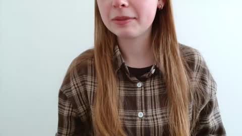 Snapshot of funemma000 chatting on April 3, 2026, 5:49 am Emma online show from April 3, 2026, 5:49 am