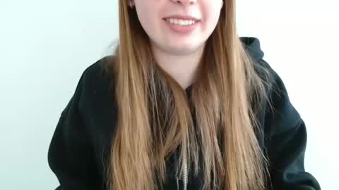 Snapshot of funemma000 chatting on April 16, 2026, 9:10 am Emma online show from April 16, 2026, 9:10 am