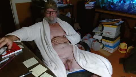 Snapshot of funmike2000 chatting on December 8, 2024, 4:25 am mike online show from December 8, 2024, 4:25 am