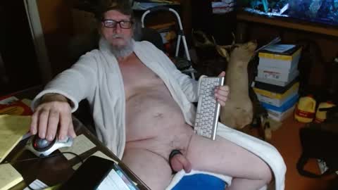 Snapshot of funmike2000 chatting on February 6, 2025, 12:37 pm mike online show from February 6, 2025, 12:37 pm