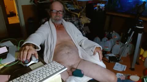 Snapshot of funmike2000 chatting on October 23, 2025, 12:32 am mike online show from October 23, 2025, 12:32 am