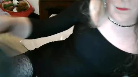 Jessie Love online show from April 25, 2026, 10:29 am