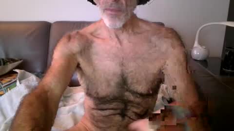 Snapshot of furrydawg chatting on December 22, 2025, 5:32 pm furrydawg online show from December 22, 2025, 5:32 pm