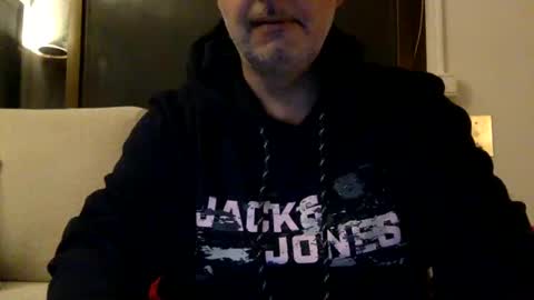 futbolin95 online show from March 8, 2025, 6:37 pm