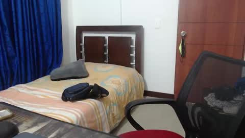 Snapshot of fvckhorneyguy chatting on March 2, 2025, 1:36 am andrew online show from March 2, 2025, 1:36 am