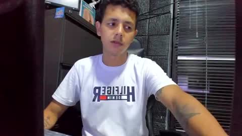 Snapshot of g_lincoln chatting on June 21, 2026, 12:24 am g_lincoln online show from June 21, 2026, 12:24 am
