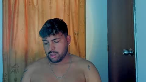 Snapshot of gabbo__ chatting on February 16, 2025, 8:11 pm GABO online show from February 16, 2025, 8:11 pm