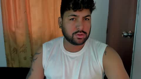 Snapshot of gabbo__ chatting on February 23, 2025, 6:12 pm GABO online show from February 23, 2025, 6:12 pm