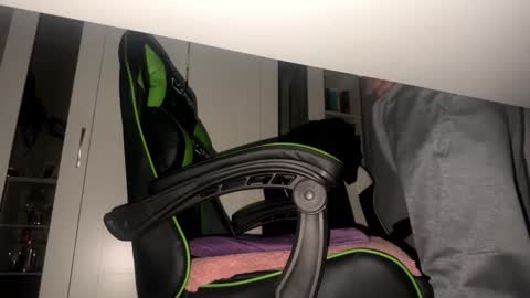 Snapshot of gabeitches16 chatting on December 4, 2025, 9:51 am Gabeitches16 online show from December 4, 2025, 9:51 am