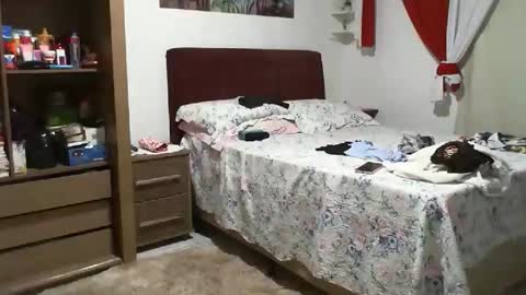 gaby  layla online show from April 1, 2026, 10:18 pm