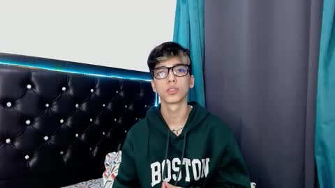 gabriel_x18 online show from February 27, 2026, 5:29 am