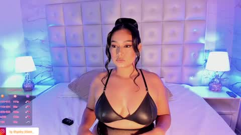 Snapshot of gaby_blaze chatting on December 7, 2024, 6:26 pm Gaby Blaze online show from December 7, 2024, 6:26 pm