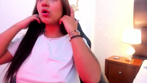 Snapshot of gabymoreau chatting on October 16, 2025, 8:10 pm gabymoreau online show from October 16, 2025, 8:10 pm