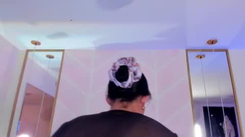 Gaby online show from November 27, 2025, 8:11 pm