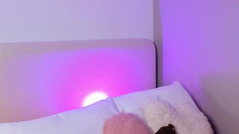 Gaia Baker  online show from April 16, 2026, 3:46 pm