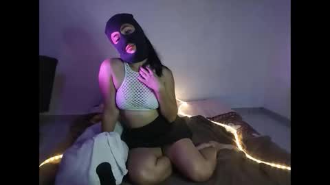 Shelovesthemask online show from October 23, 2025, 6:23 am