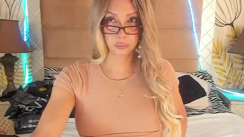 Snapshot of gaticahotts chatting on December 1, 2024, 6:30 pm melanny villa online show from December 1, 2024, 6:30 pm