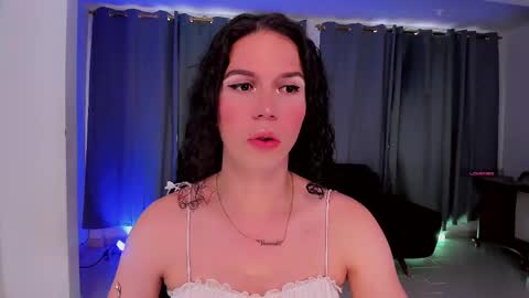 Vnecis Marn online show from March 25, 2026, 9:43 pm