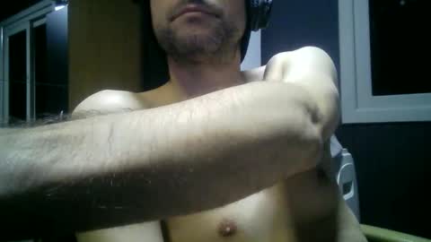 gauchors21 online show from April 10, 2026, 3:01 am