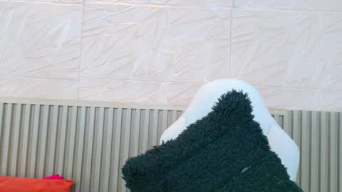 gaviluc_ online show from June 1, 2026, 1:02 pm