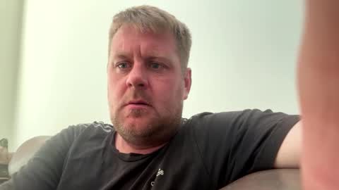 gaznaylor1986 online show from November 8, 2025, 3:23 pm