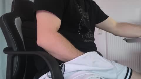 Snapshot of geilomattig chatting on December 4, 2024, 7:39 am Lassmiranda online show from December 4, 2024, 7:39 am