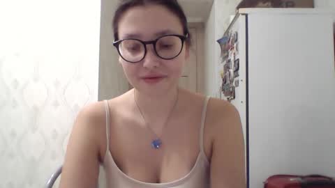 genev__ievee online show from November 14, 2025, 3:05 am