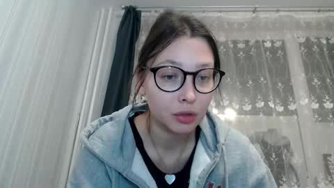 genev__ievee online show from November 25, 2025, 3:01 pm