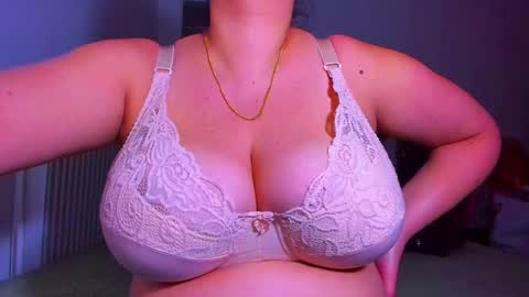 genifersweet online show from December 24, 2024, 6:11 am