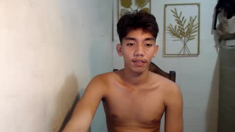 Rayl online show from November 4, 2025, 10:09 pm