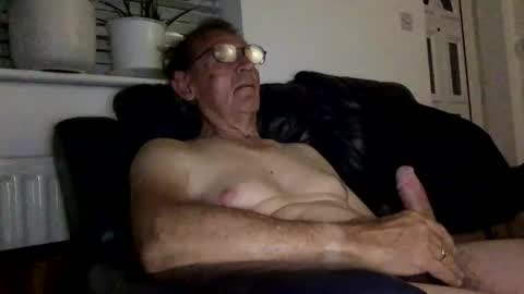 Snapshot of geoff242535 chatting on October 19, 2025, 9:59 pm geoff242535 online show from October 19, 2025, 9:59 pm