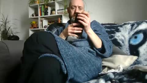 Snapshot of geon2xx chatting on November 9, 2025, 12:36 pm Geon online show from November 9, 2025, 12:36 pm