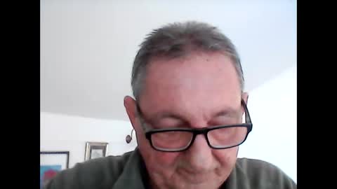 Snapshot of georg1412 chatting on April 7, 2026, 1:44 pm georg1412 online show from April 7, 2026, 1:44 pm
