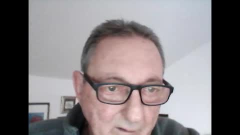 Snapshot of georg1412 chatting on April 10, 2026, 3:28 pm georg1412 online show from April 10, 2026, 3:28 pm