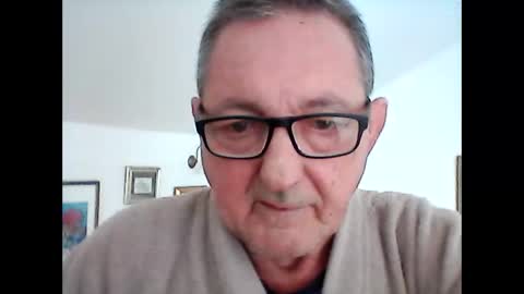 Snapshot of georg1412 chatting on April 15, 2026, 9:27 am georg1412 online show from April 15, 2026, 9:27 am