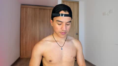 Snapshot of george_cams1 chatting on May 31, 2026, 5:04 am Jorge online show from May 31, 2026, 5:04 am
