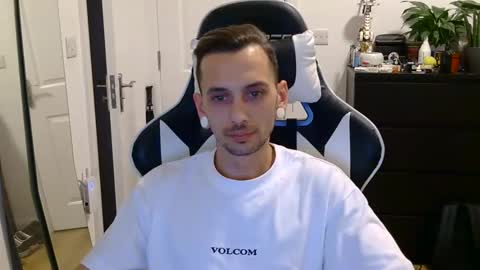 Snapshot of georgek0011 chatting on October 3, 2025, 2:52 am georgek0011 online show from October 3, 2025, 2:52 am